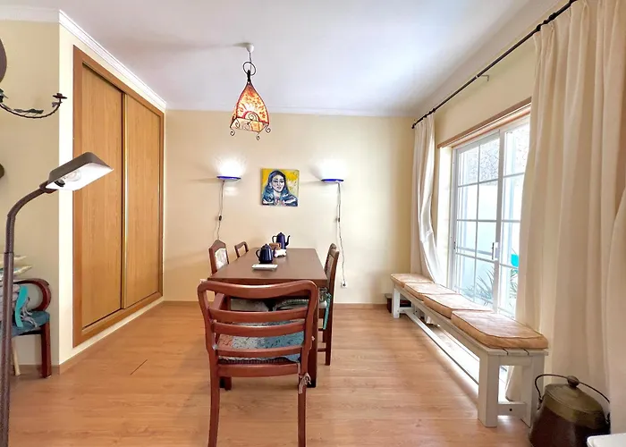 Central Tavira Townhouse Close To Riverside: 2Br