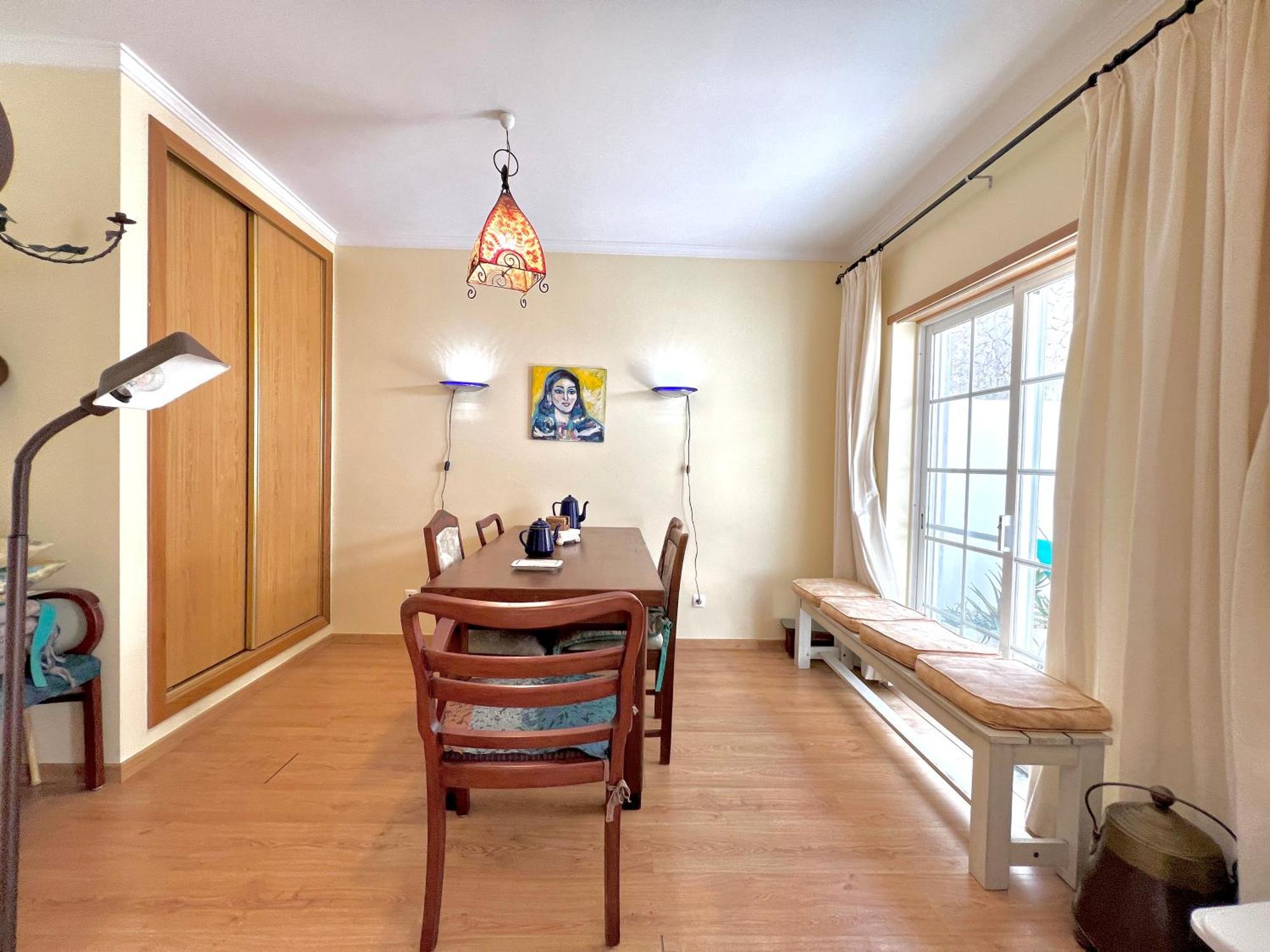 Townhouse Close To Riverside: 2br Holiday home