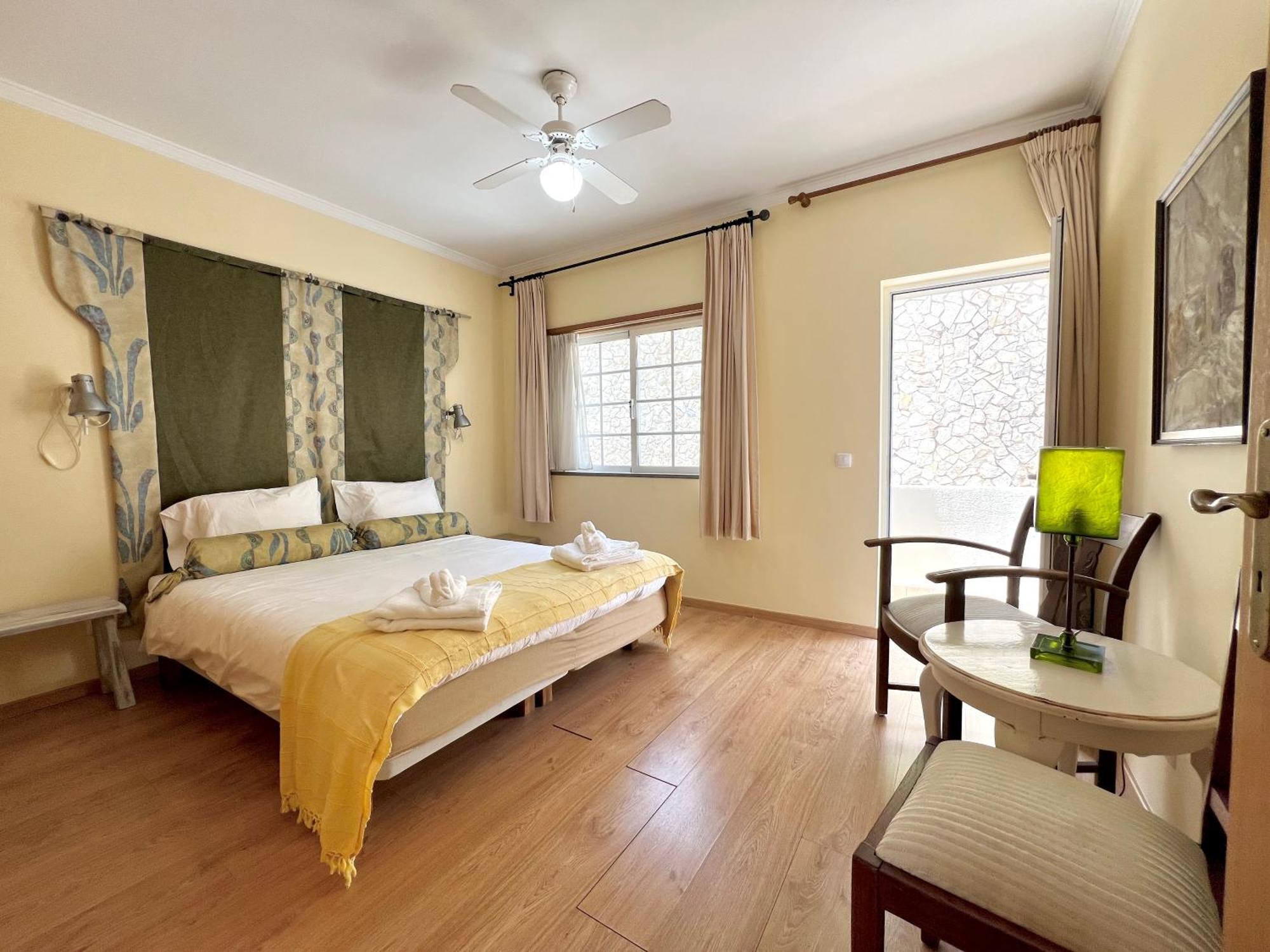 Townhouse Close To Riverside: 2br