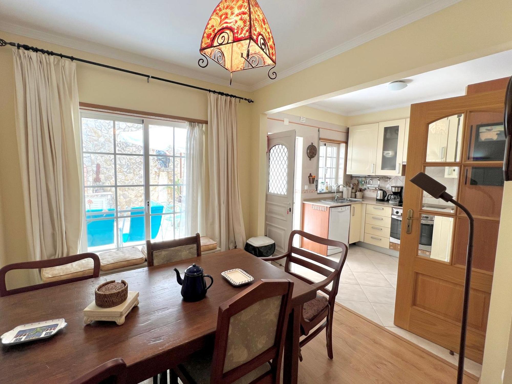 Townhouse Close To Riverside: 2br Holiday home *